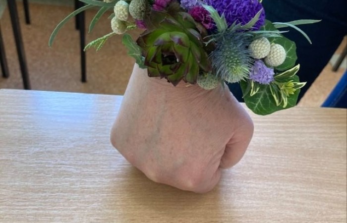 kwiaty na nadgarstku