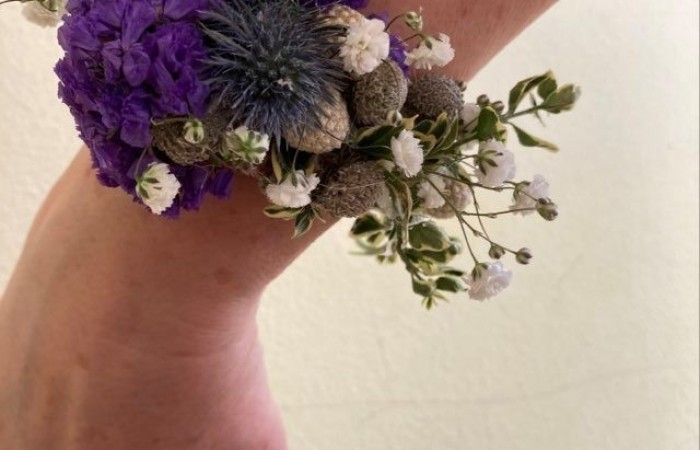 kwiaty na nadgarstku