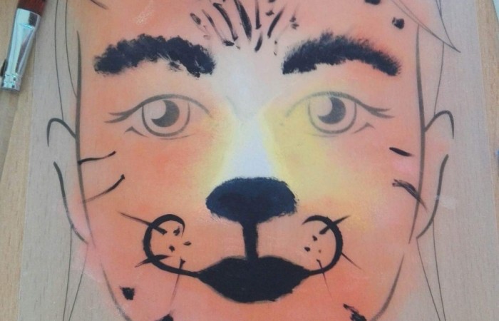 kolorowa twarz na folii