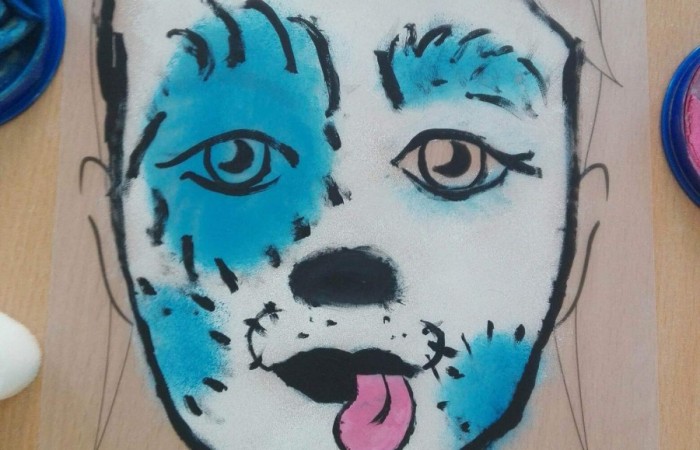 kolorowa twarz na folii